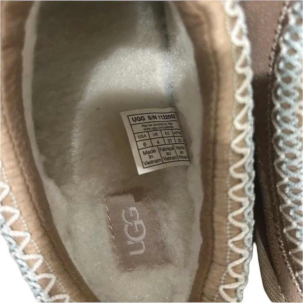 NWT - *Authentic* UGG Tazz Women's Platform Slip-On - Size 6, EU 37 - Picture 3 of 5